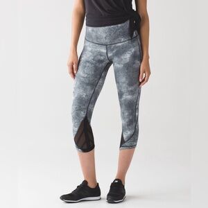 Lululemon Essential Rhythm crop full-on luxtreme 8